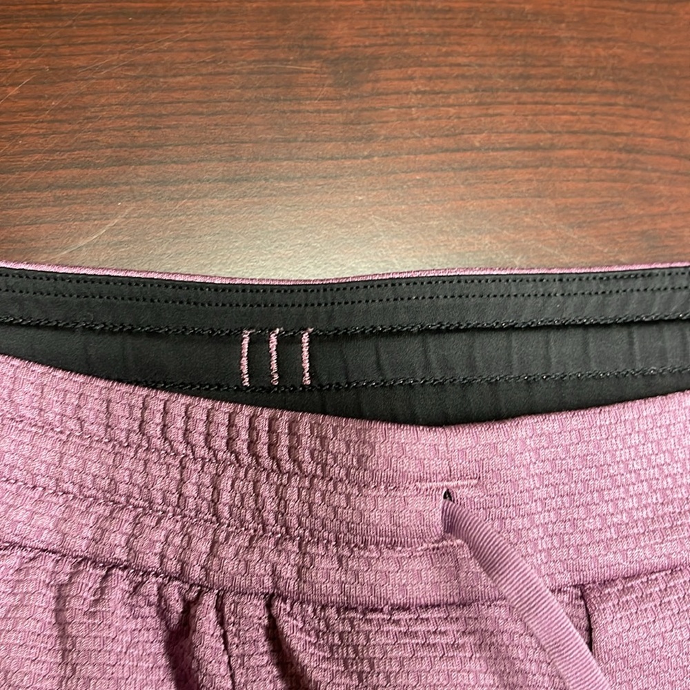 NWOT Lululemon athletica Zipper pockets dressy short - Picture 4 of 9